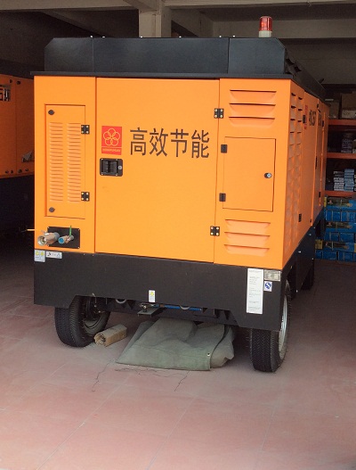 移動(dòng)螺桿空壓機(jī)