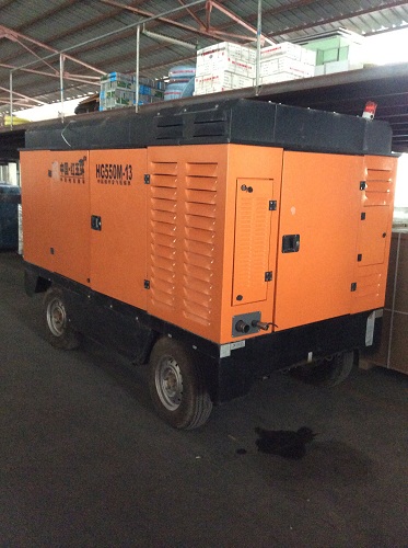 移動(dòng)螺桿空壓機(jī)