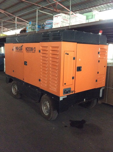 移動螺桿空壓機