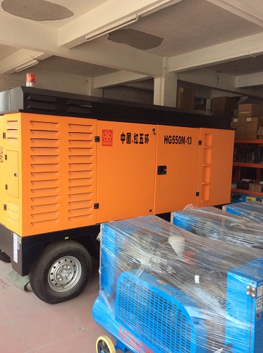 移動(dòng)螺桿空壓機(jī)